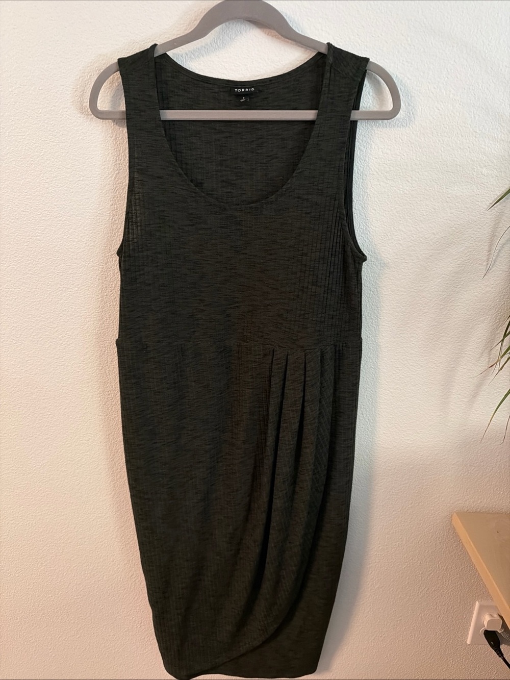 Torrid Sleeveless Tulip Hem Dress – Women’s Size 1 (14/16)